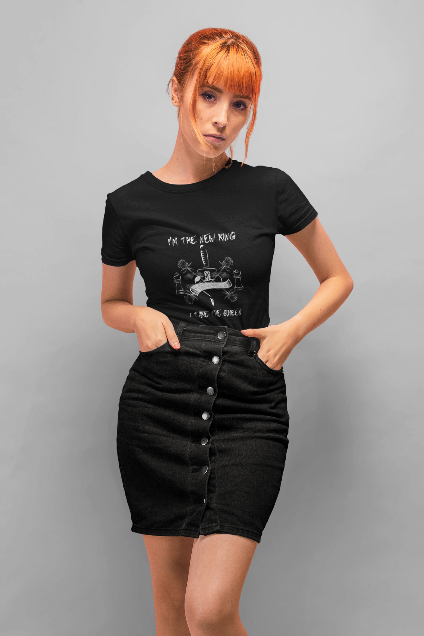 Alternative Women wearing the black I'm the new king, I take the queen- Women's Fitted Tee 